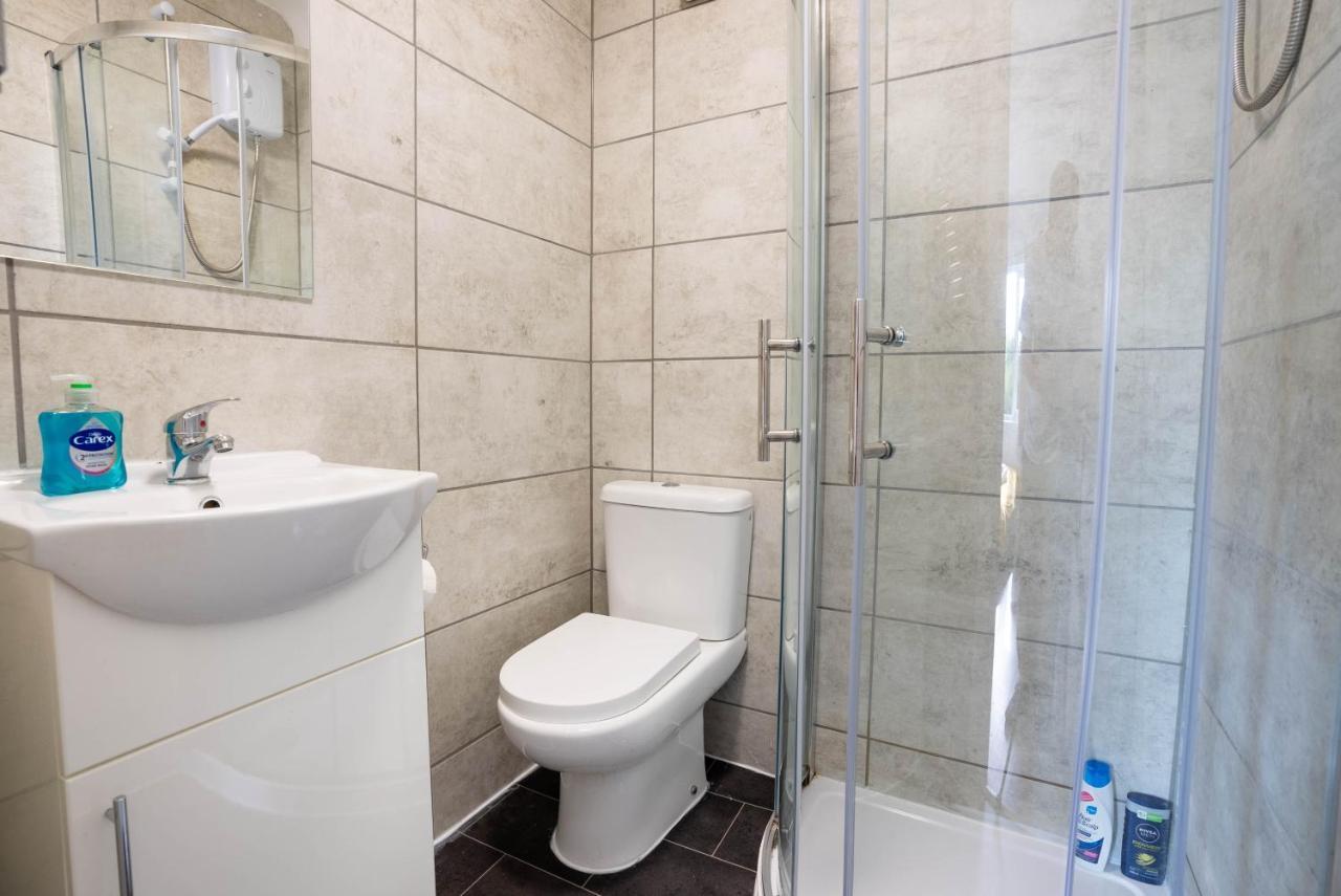 No 02 Studio Flat Available Near Aylesbury Town Station מראה חיצוני תמונה