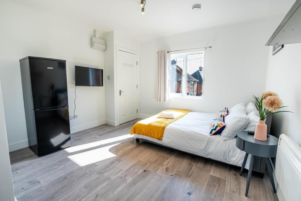 No 02 Studio Flat Available Near Aylesbury Town Station מראה חיצוני תמונה
