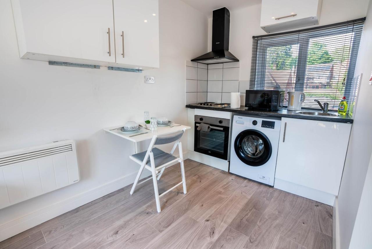 No 02 Studio Flat Available Near Aylesbury Town Station מראה חיצוני תמונה